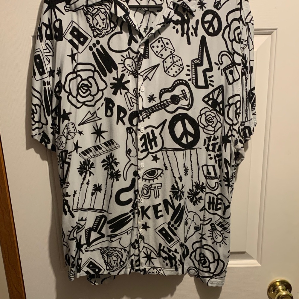 No Boundaries Monochrome Graphic Button-Up